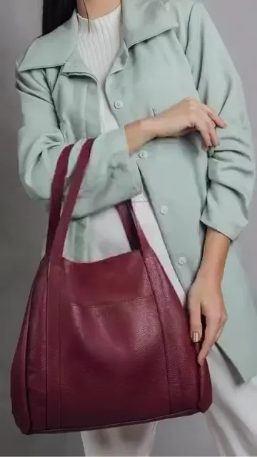 Peça do Praia de Belas anunciando a chegada da Dora Lis ao shopping, com as bolsas da marca